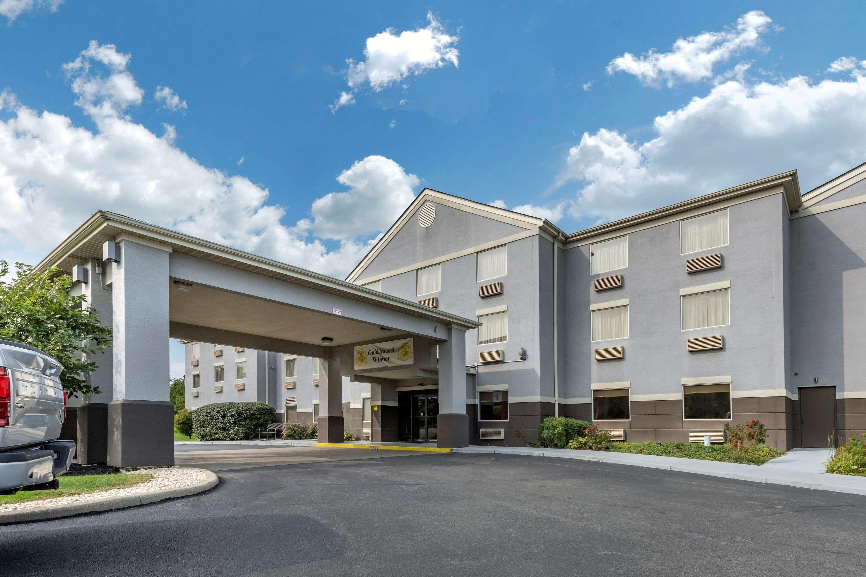 Comfort Inn&Suites Butler Exterior foto